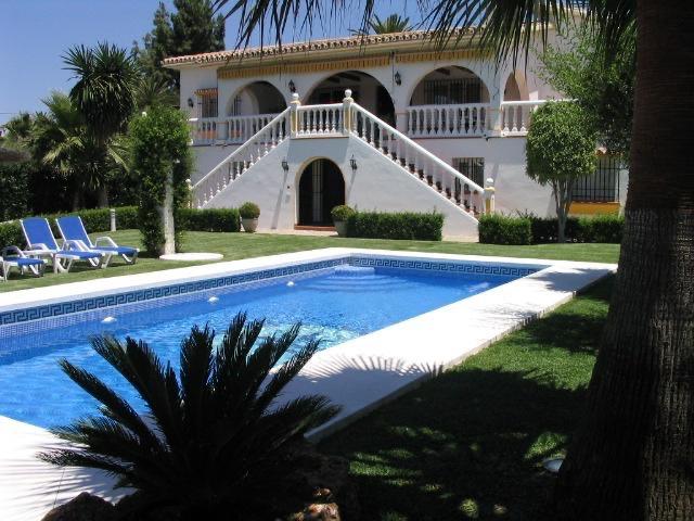 Propiedad gestionada por HOLA! Spain - Villa en ALTA VISTA (San Pedro de Alcantara)