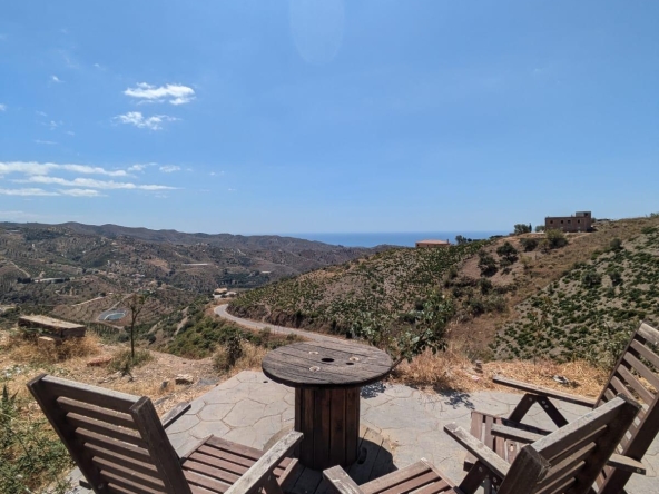 Propiedad gestionada por HOLA! Spain - Casa con terreno en Los Morenos (Rincón de la Victoria)