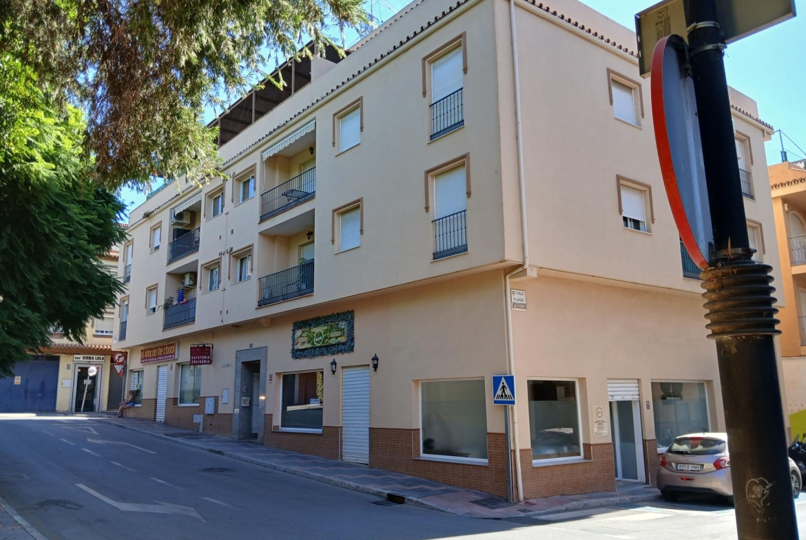 Propiedad gestionada por HOLA! Spain - Local comercial en Las lagunas - las flores (Mijas)