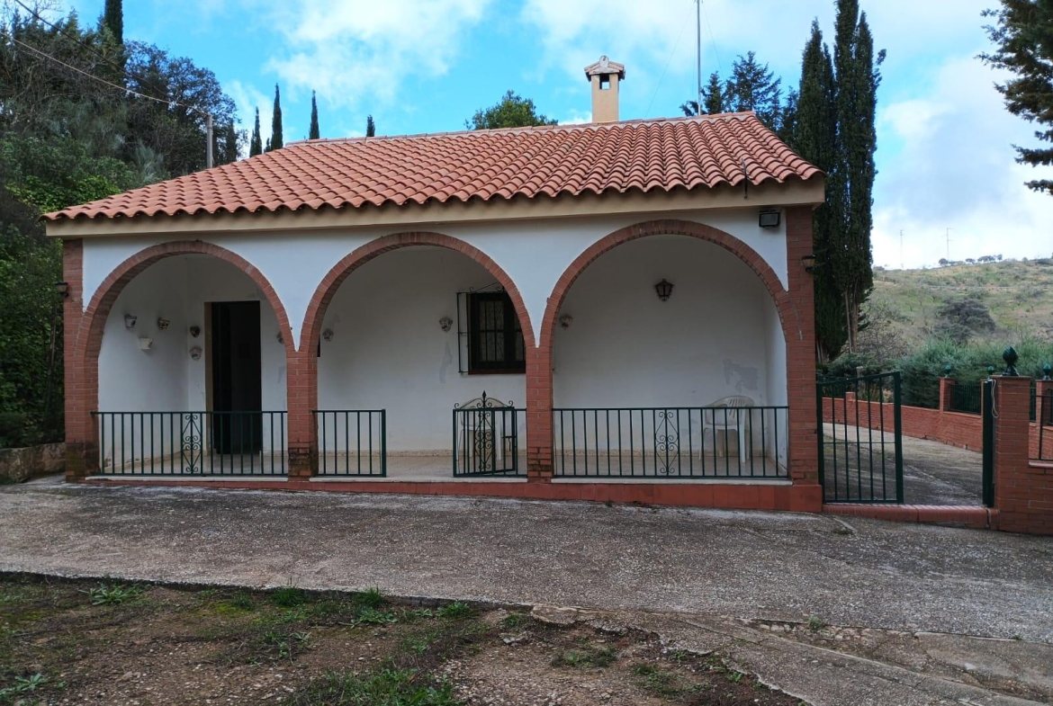 Propiedad gestionada por HOLA! Spain - Casa con terreno en Colmenar (Colmenar)