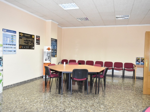 Propiedad gestionada por HOLA! Spain - Local comercial en Malilla (Valencia)